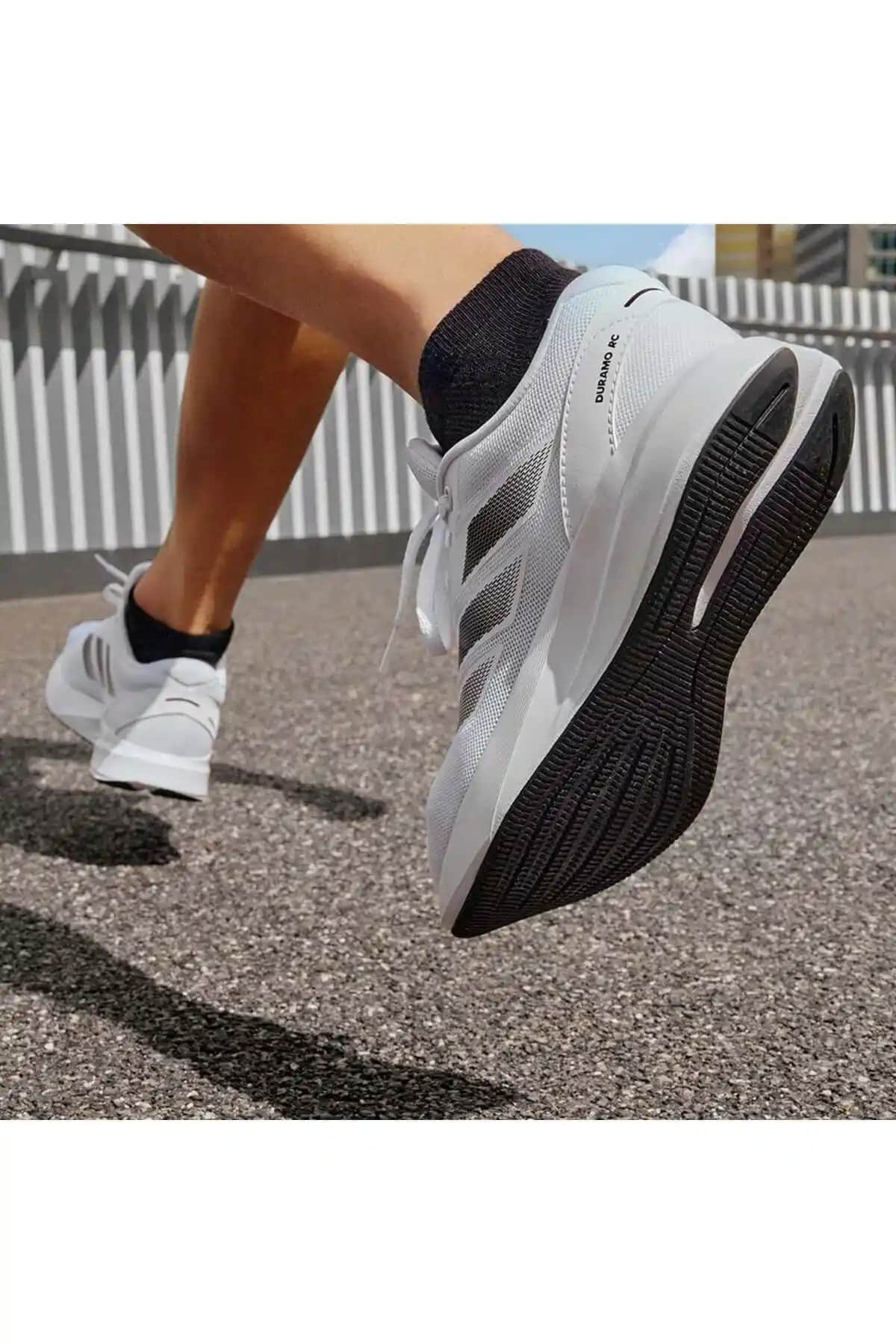 Adidas Uygun Ayakkabı Seçimi: Moda ve Konforun Buluştuğu Doğru Tercihler