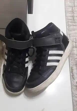 Adidas Uzun Bilekli Ayakkabılar: Moda ve Fonksiyonelliğin Modern Buluşması