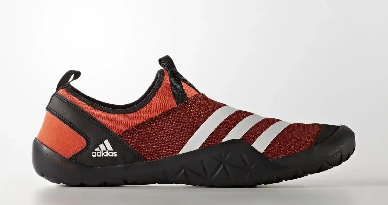 Adidas Yazlık Ayakkabılar: Konfor ve Şıklığı Bir Arada Sunan Modern Koleksiyonlar