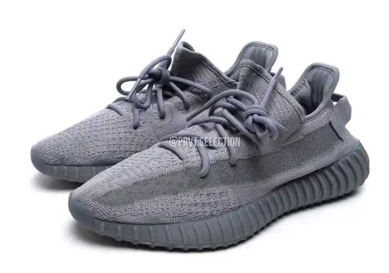 Adidas Yeezy Gri Koleksiyonları Modern Moda ve Sokak Stili İçin Uygun Seçenekler