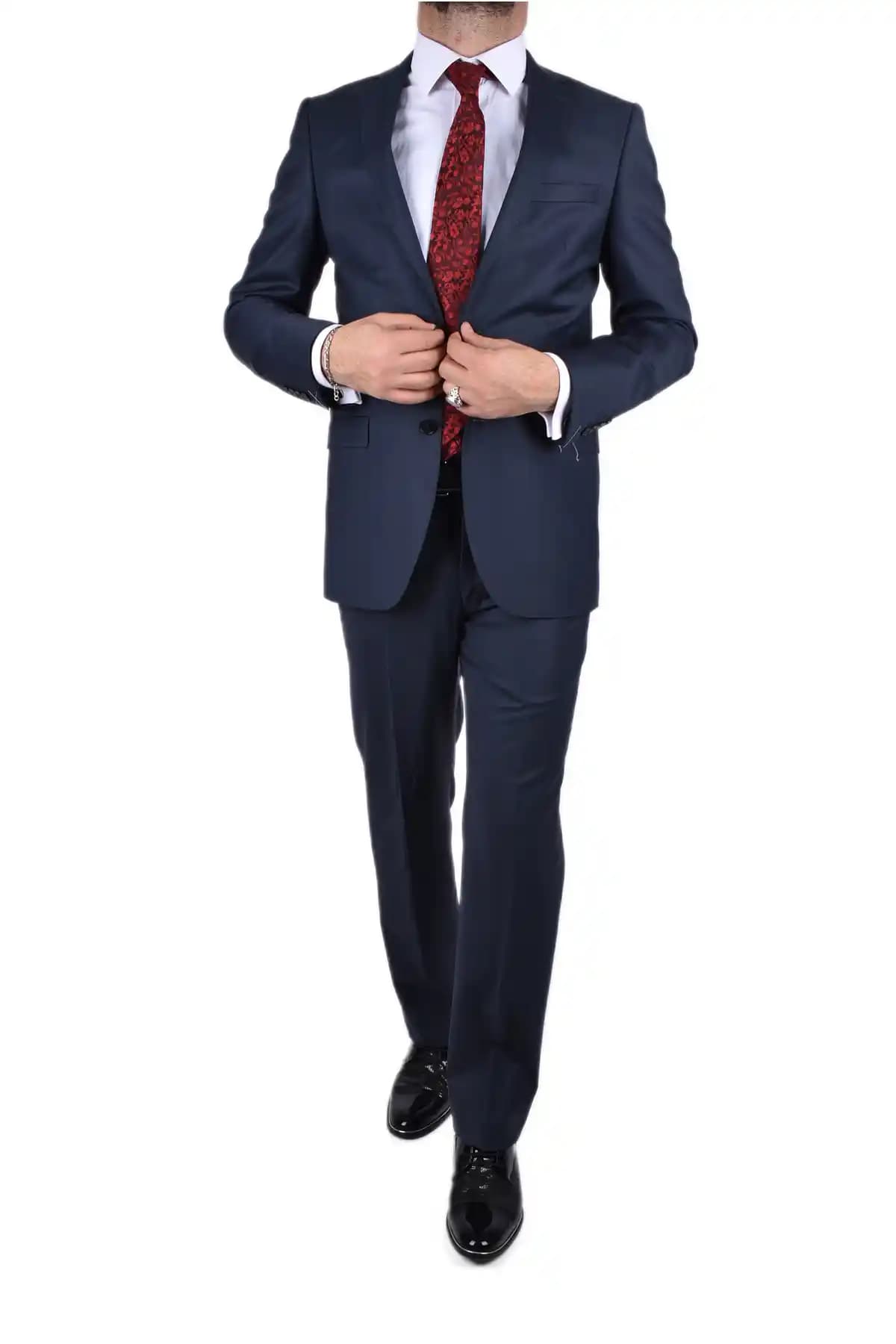 Altın Yıl<dı>z Detaylarıyla Şık ve Modern Takım Elbise Trendleri 2023