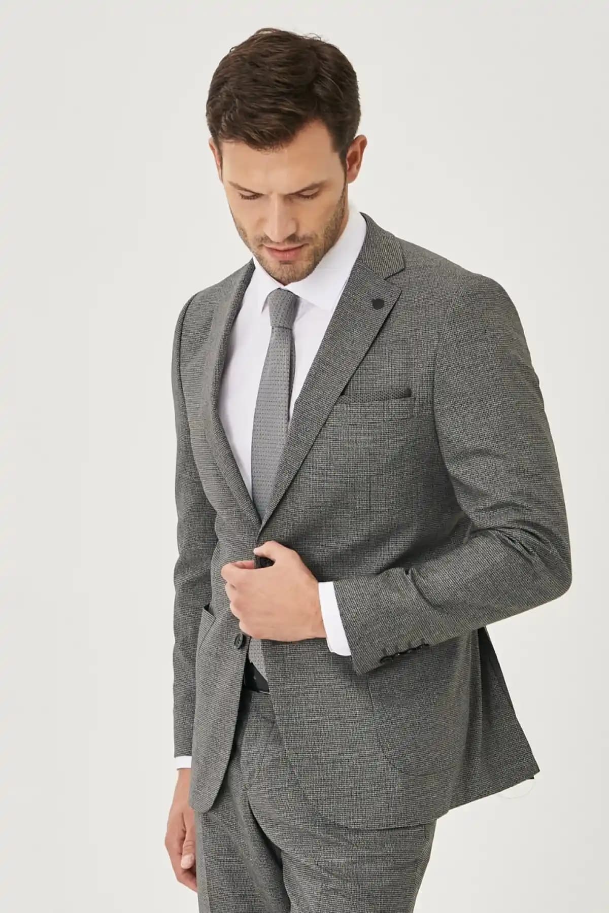 Altınyılz Takım Elbise Kampanyalarıyla Şıklık ve Ekonomiyi Bir Arada Yakala