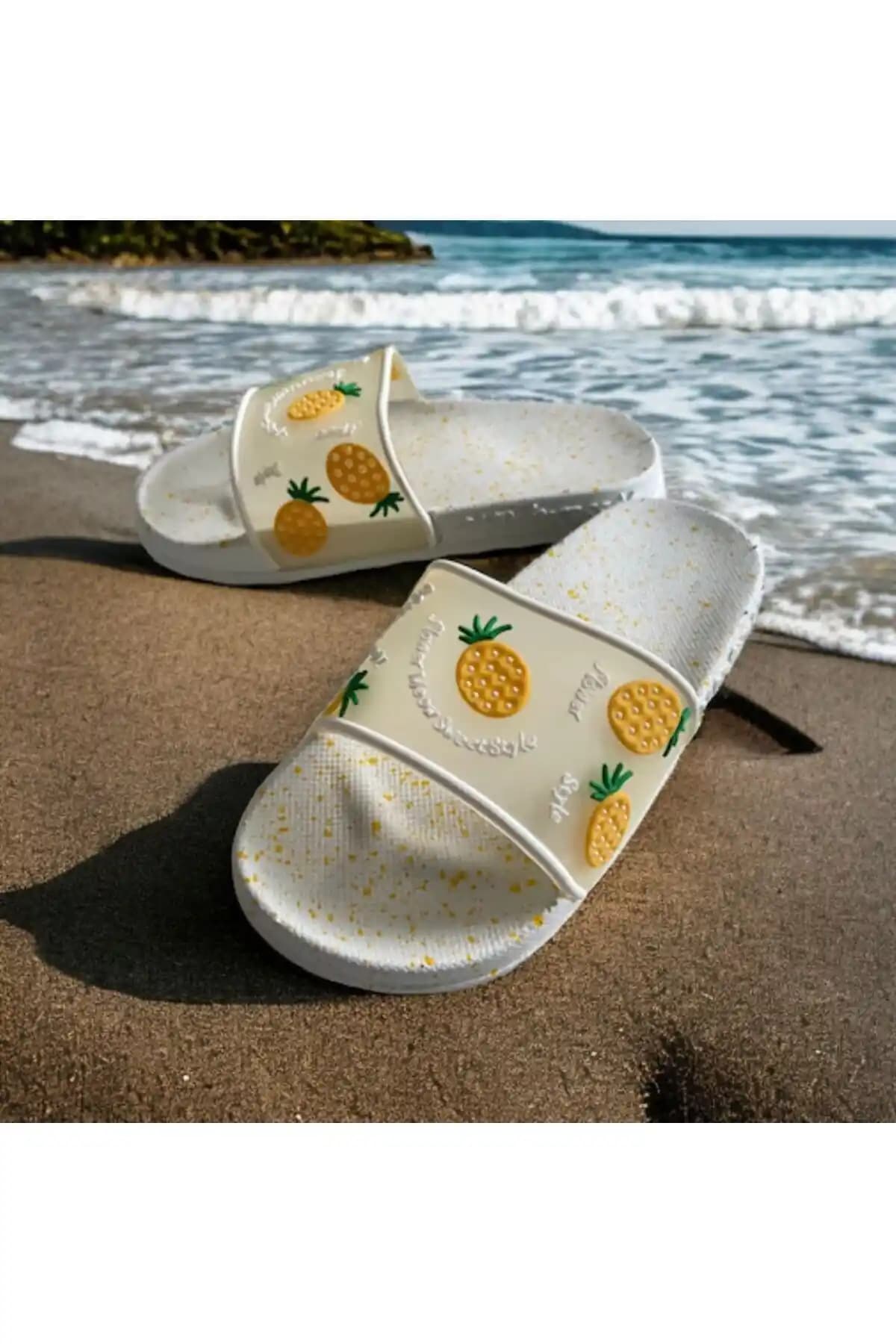 Ananas Motifli Terlikler: Yazın Renkli ve Eğlenceli Moda Trendleri ve Kombinasyon İpuçları