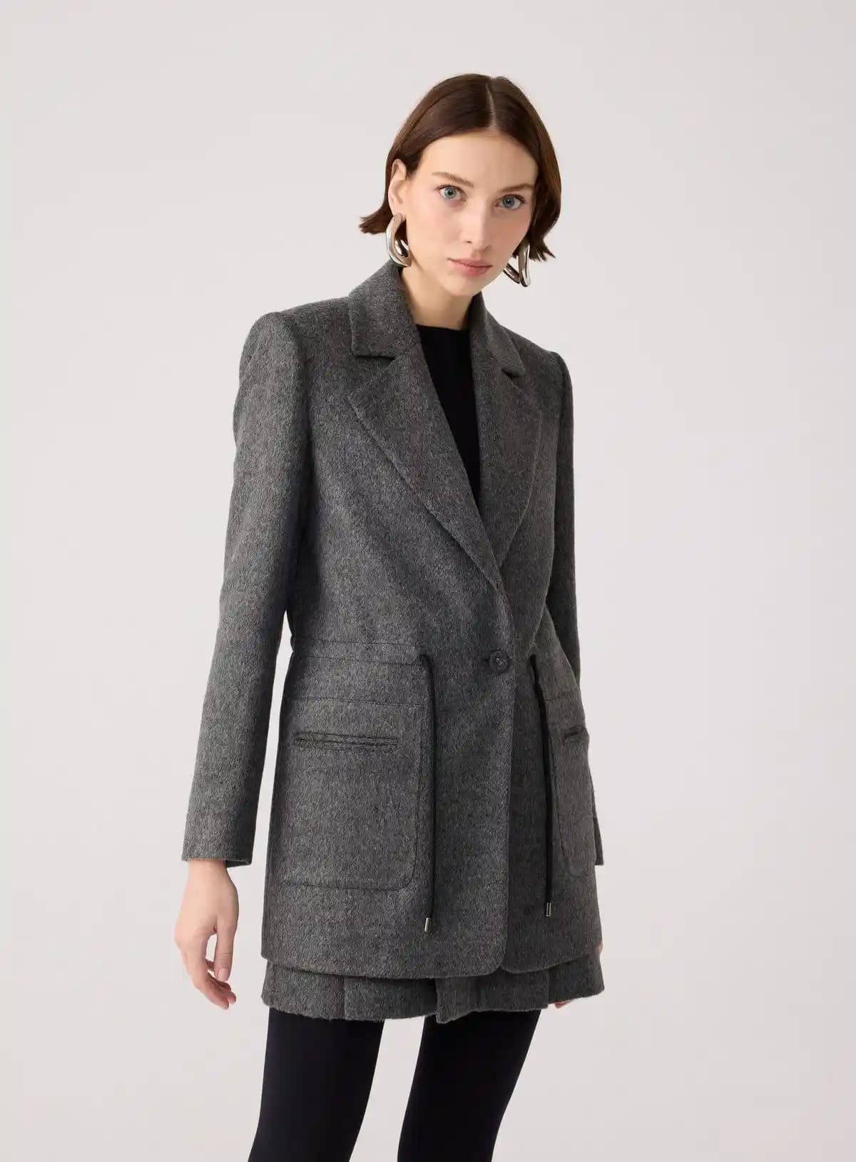 Antrasit Ceket Modasında Güncel Trendler ve Stil İpuçları