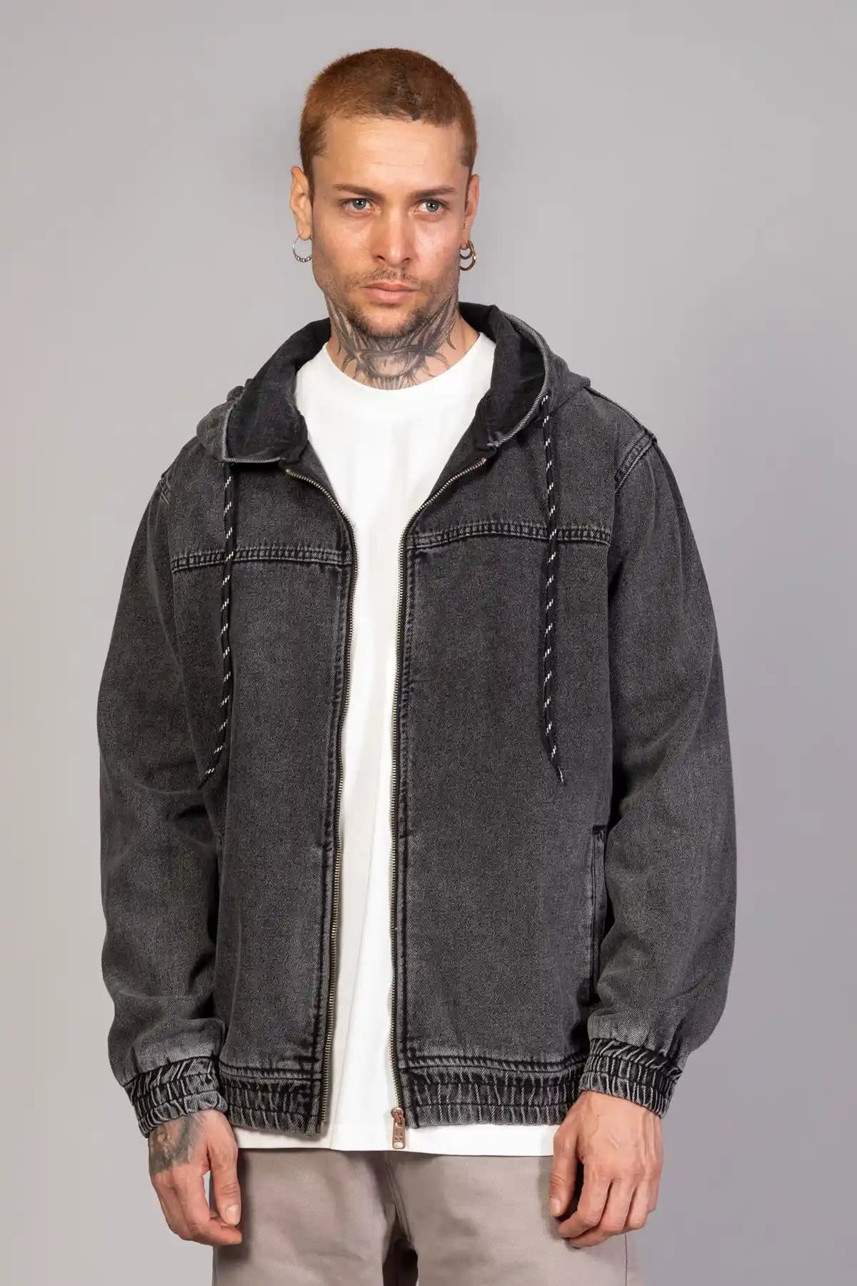 Antrasit Kot: Moda Dünyasında Zamansız ve Çok Yönlü Stil Parçası