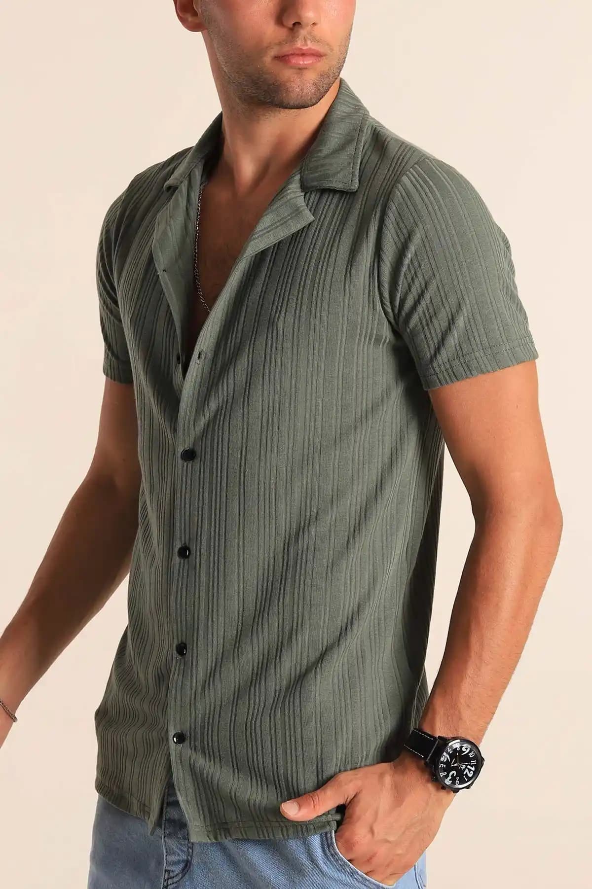 Apaş Yaka Nedir Moda Dünyasında Şıklık ve Fonksiyonelliğin Buluştuğu Detay