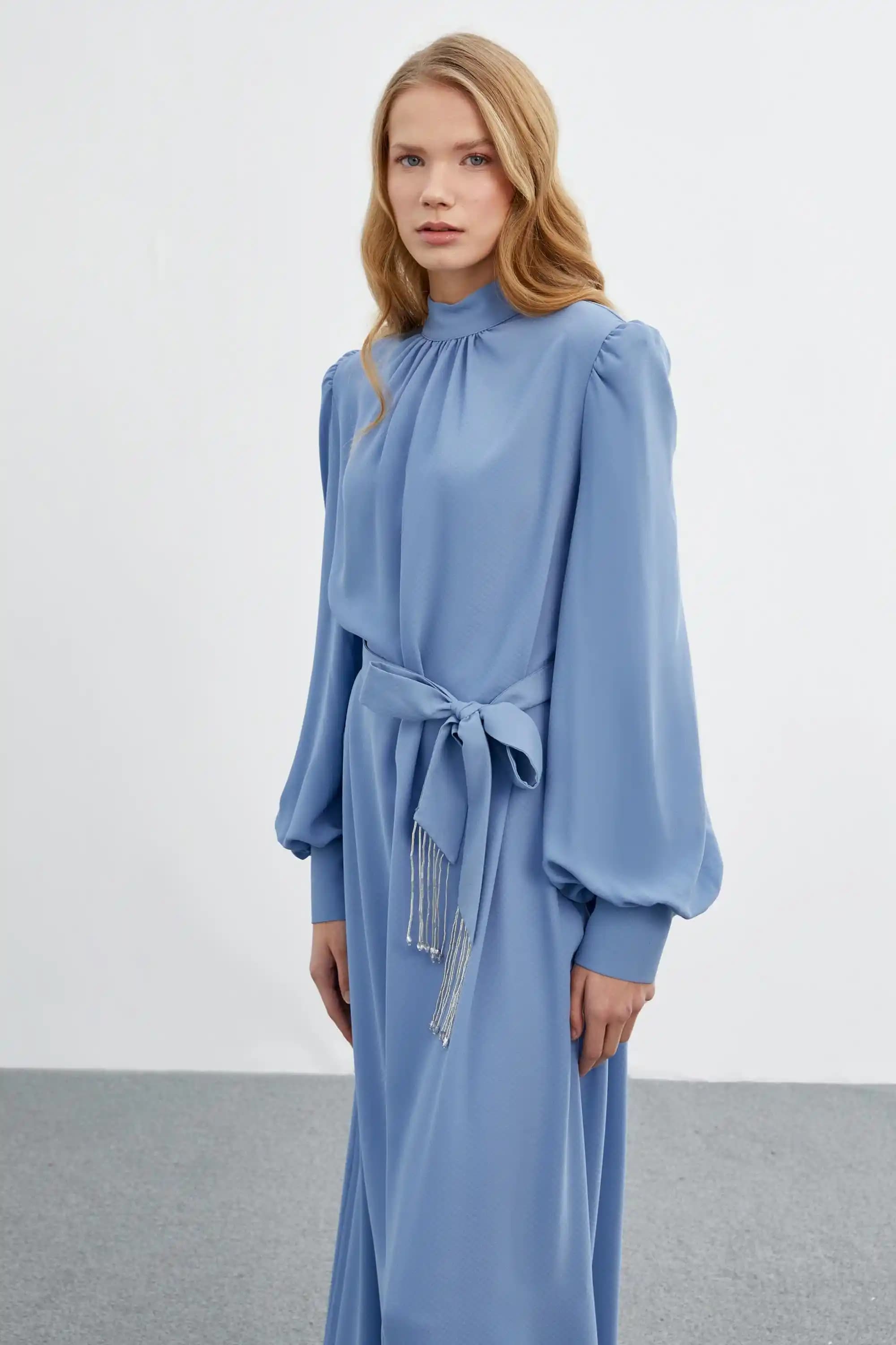 Aqua Elbise Modasında Güncel Trendler ve Stil İpuçları