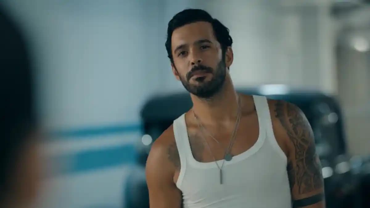 Arık Kelimesinin Moda Dünyasındaki Yeri ve Önemi: Geleneksel ve Modern Tasarımlarda Kullanımı