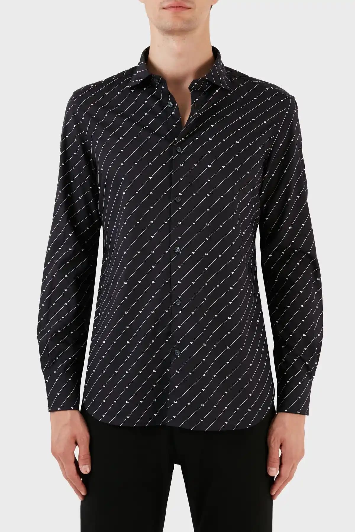 Armani Erkek Gömlekleri: Kalite ve Şıklığın Modern Yansıması