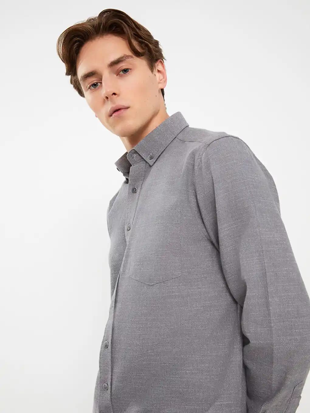 Armürlü Gömlekler: Moda Dünyasında Zarafetin Simgesi ve Stil Önerileri