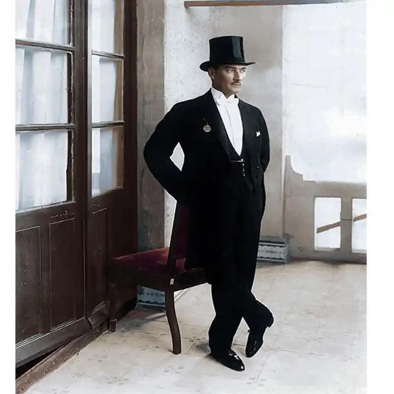Atatürk'ün smokin giyim tarzı ve moda tarihindeki önemi hakkında kapsamlı bilgi