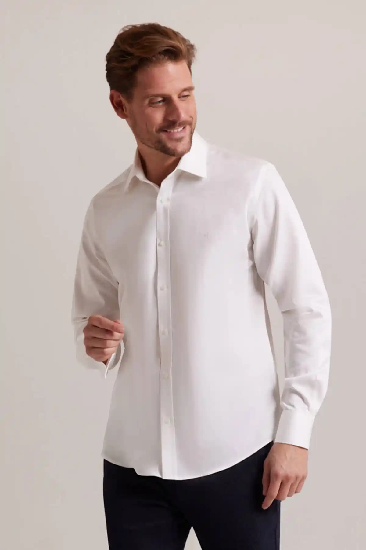 Babalar İçin Gömlek Seçimi ve Moda Trendleri: Stil ve Konforun Buluşması