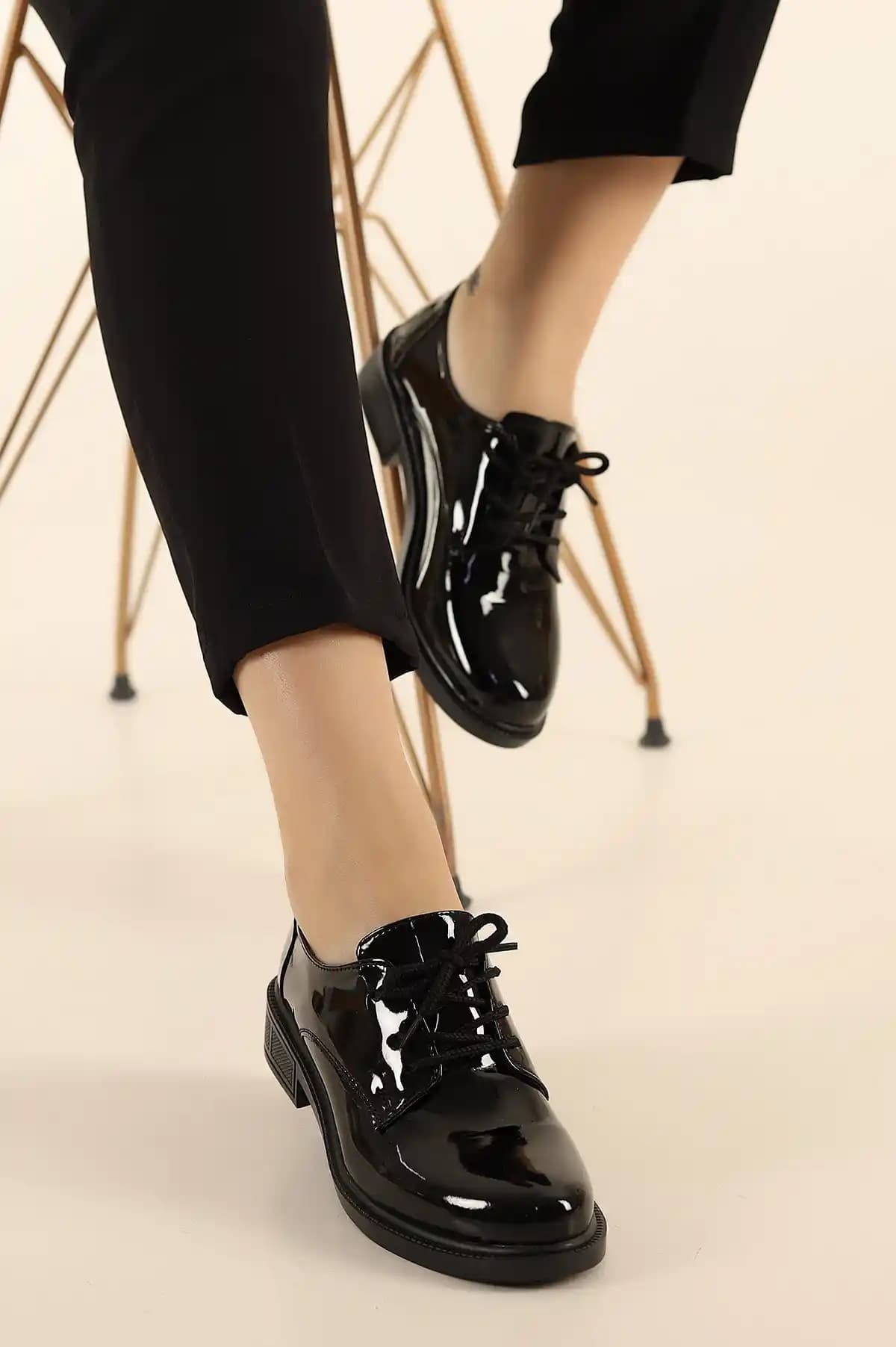 Bağcıklı Kadın Ayakkabıları Moda Trendleri ve Stil İpuçları 2023