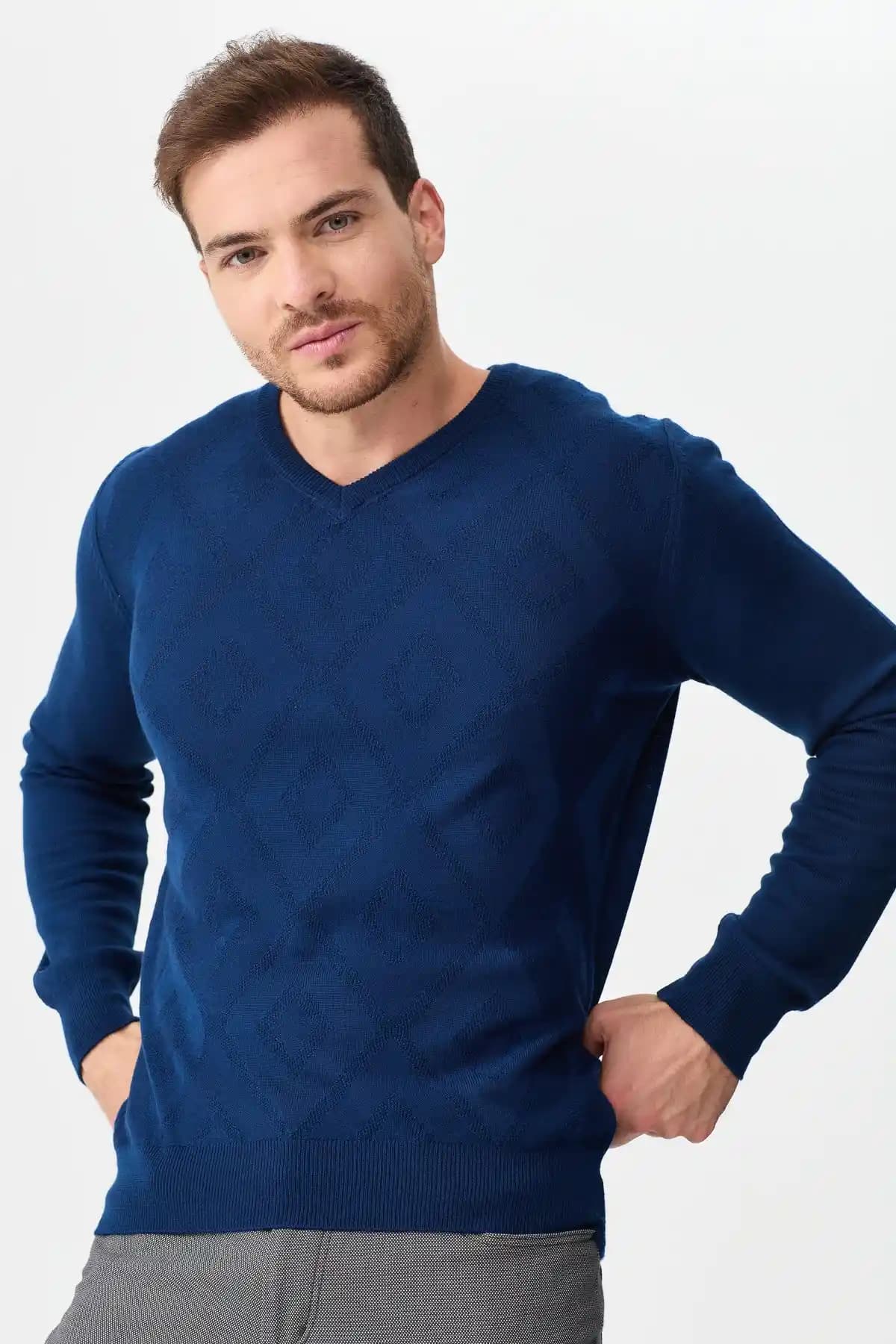 Baklava Desenli Erkek Kazaklar: Modern ve Geleneksel Tarzın Buluşması