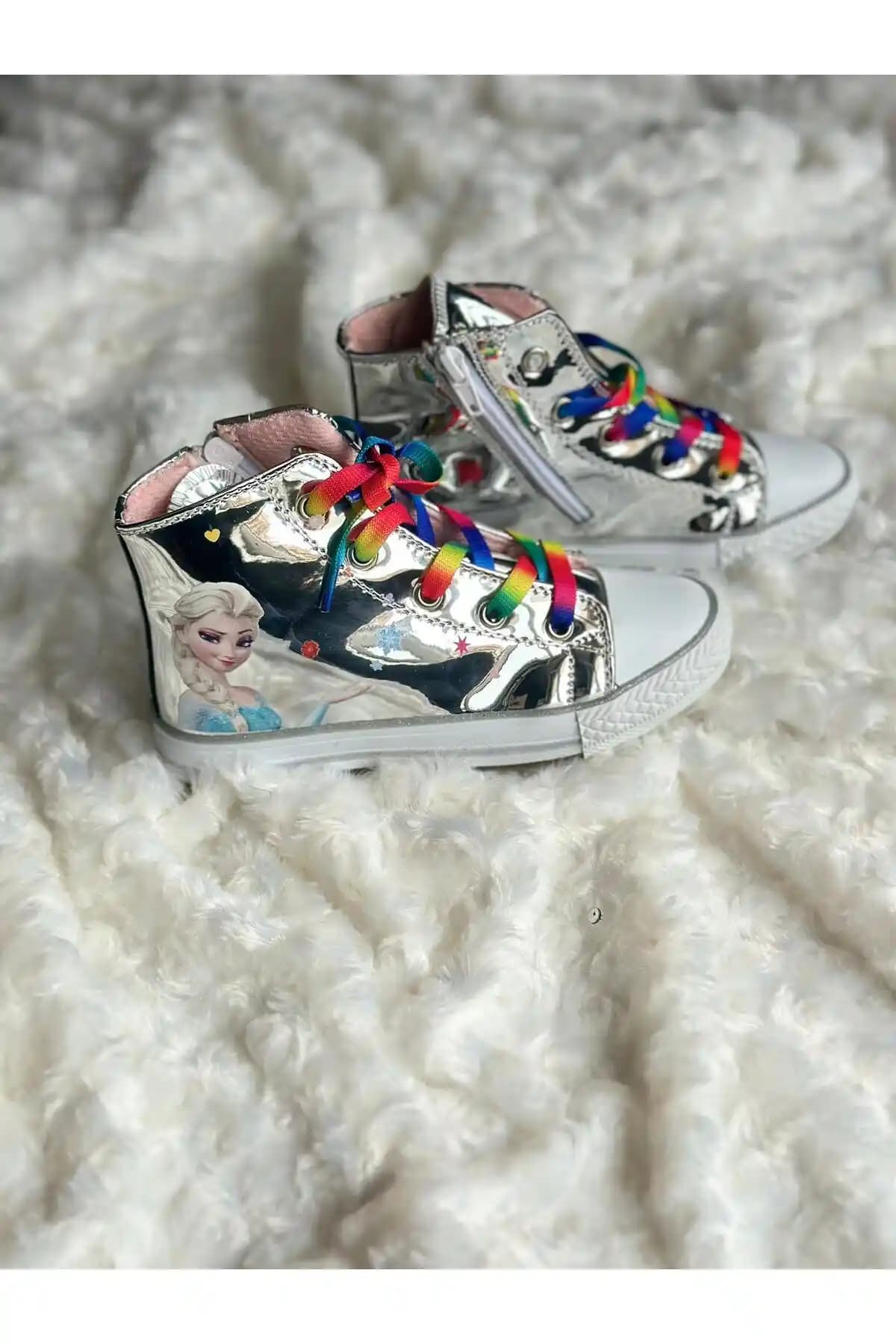 Baskılı Converse ile Kendi Tarzınızı Yansıtmanın Renkli ve Modern Yolu