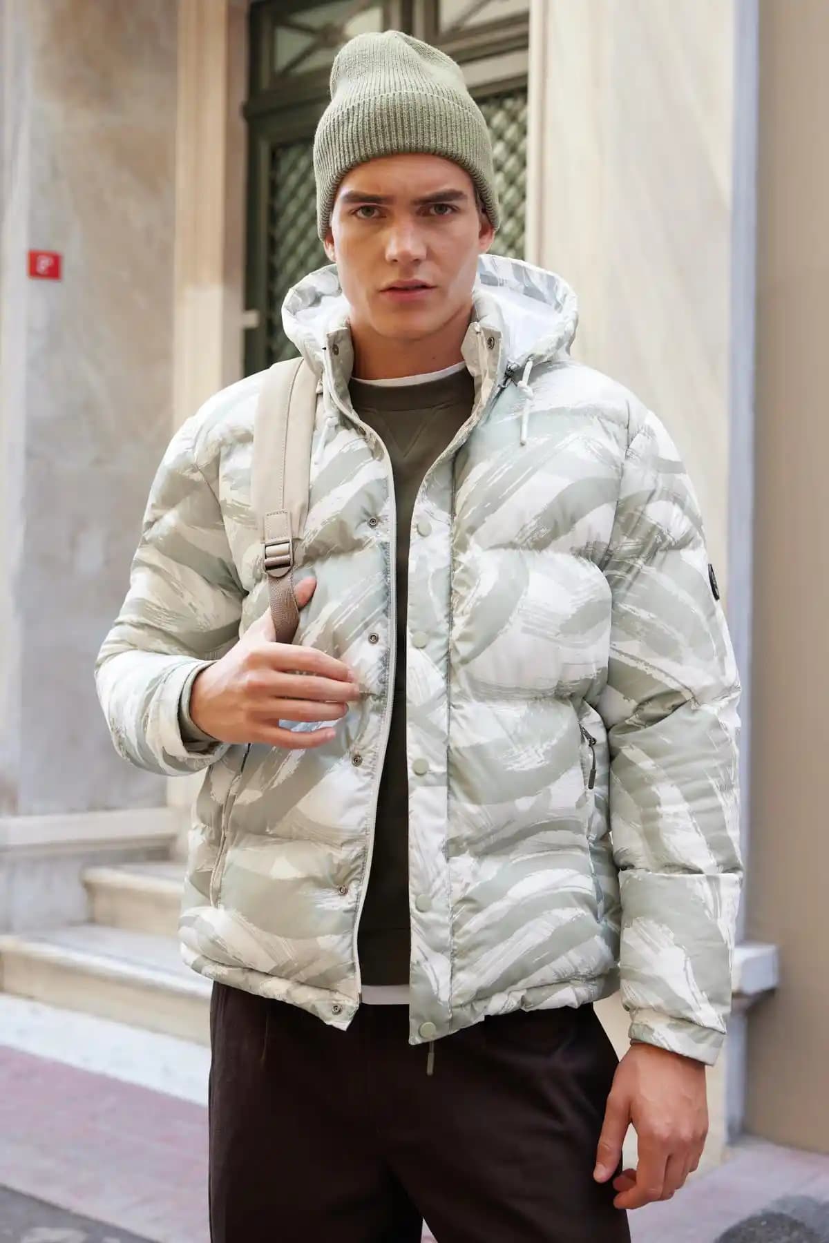 Baskılı Montlar: Renkli ve Çekici Kış Modası Trendleri ve Kombinasyon İpuçları