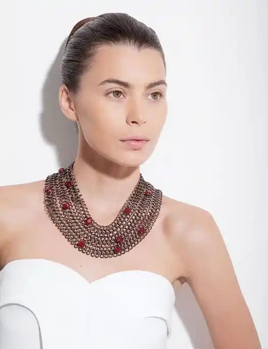 Bayan Aksesuarları: Moda Trendleri ve Stil Yaratma İpuçları