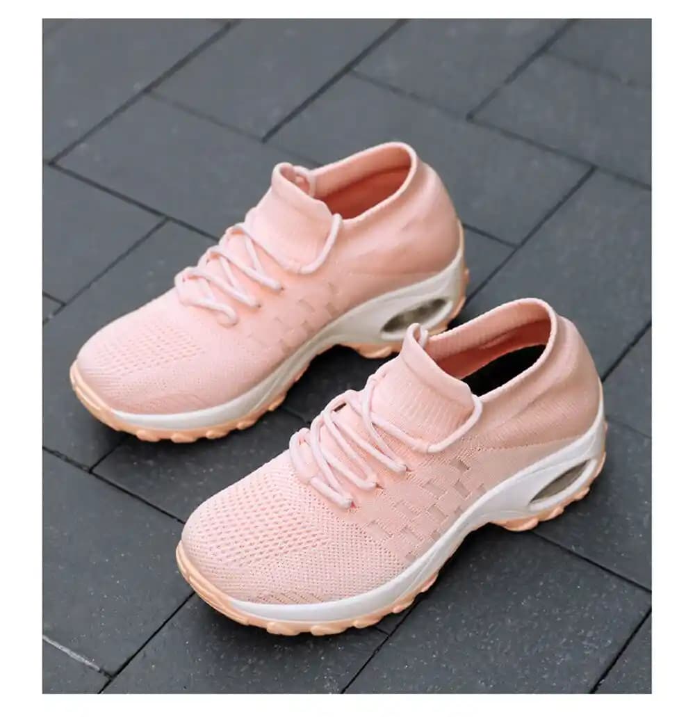 Bayan Düz Ayakkabılar: Şıklık ve Konforu Bir Arada Sunan Modeller ve Trendler