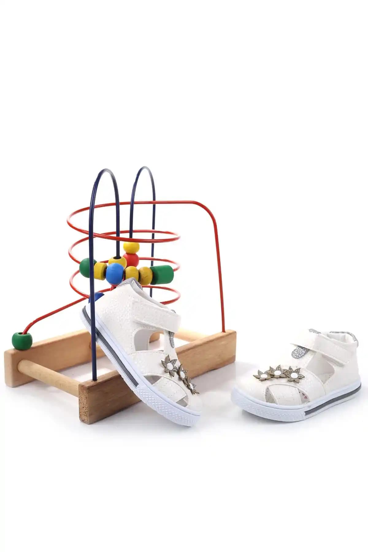 Bebek Ortopedik Ayakkabıları: Sağlıklı Gelişim ve Moda Trendleri Hakkında Bilgiler