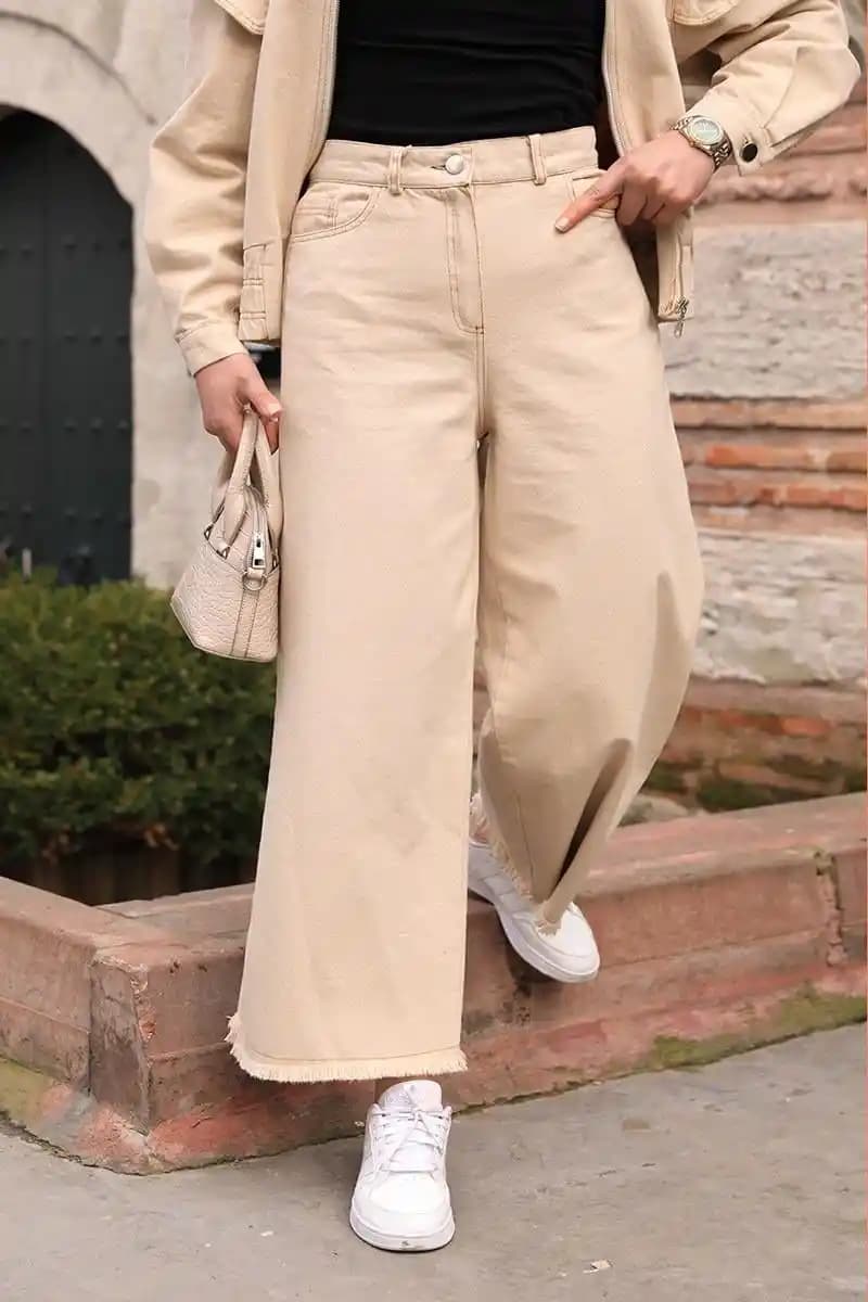 Bej Bol Paça Kot Pantolonlar: Moda ve Konforun Buluştuğu Güncel Trendler