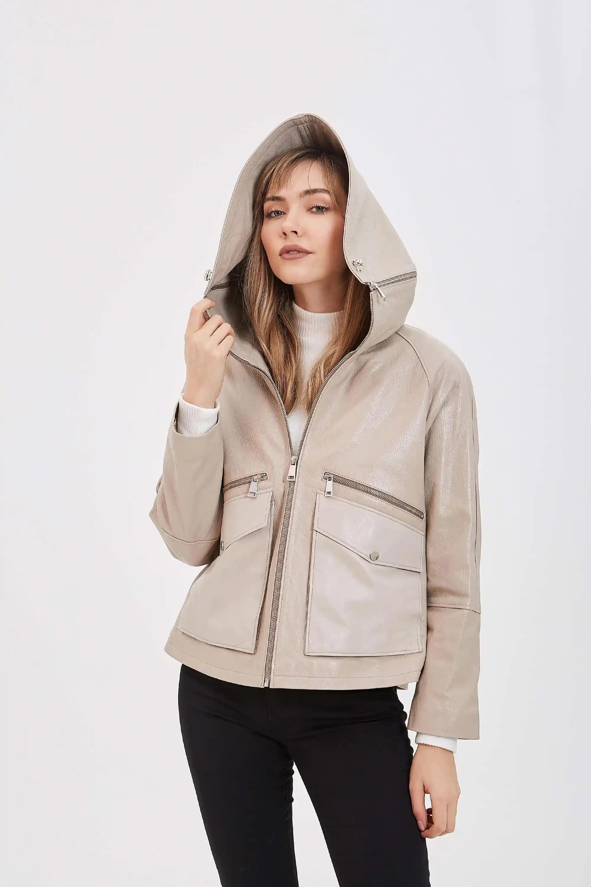 Bej Deri Mont: Şıklık ve Fonksiyonelliğin Modern Kombinasyonları