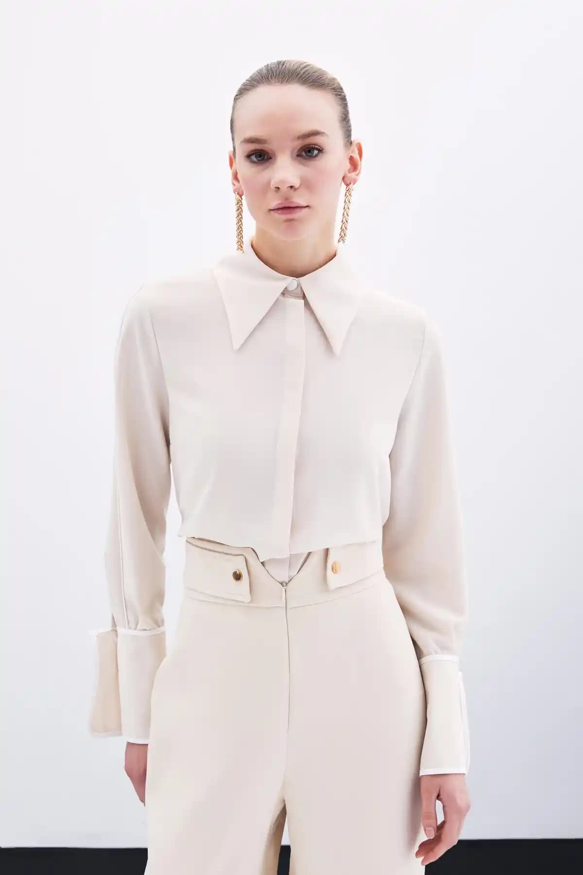 Bej Gömleklerin Moda Dünyasındaki Yeri ve Kombinasyon İpuçları