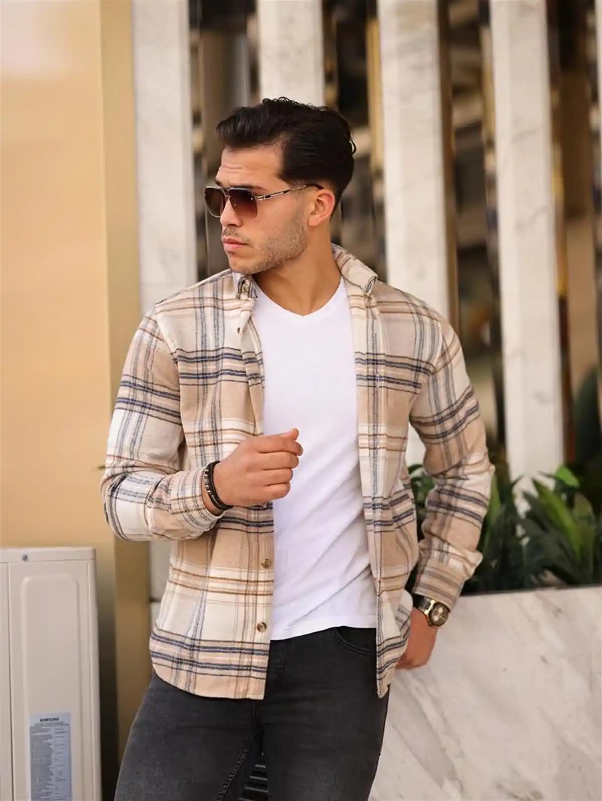 Bej Oduncu Gömlekler: Şıklık ve Rahatlığın Birleştiği Moda Parçası