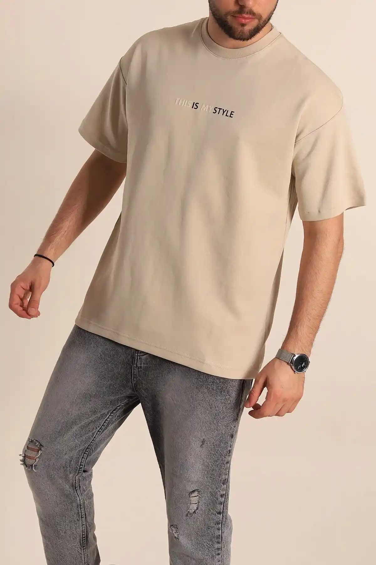 Bej Oversize Tişört: Moda Trendleri ve Kombinasyon İpuçlarıyla Şıklık ve Rahatlık