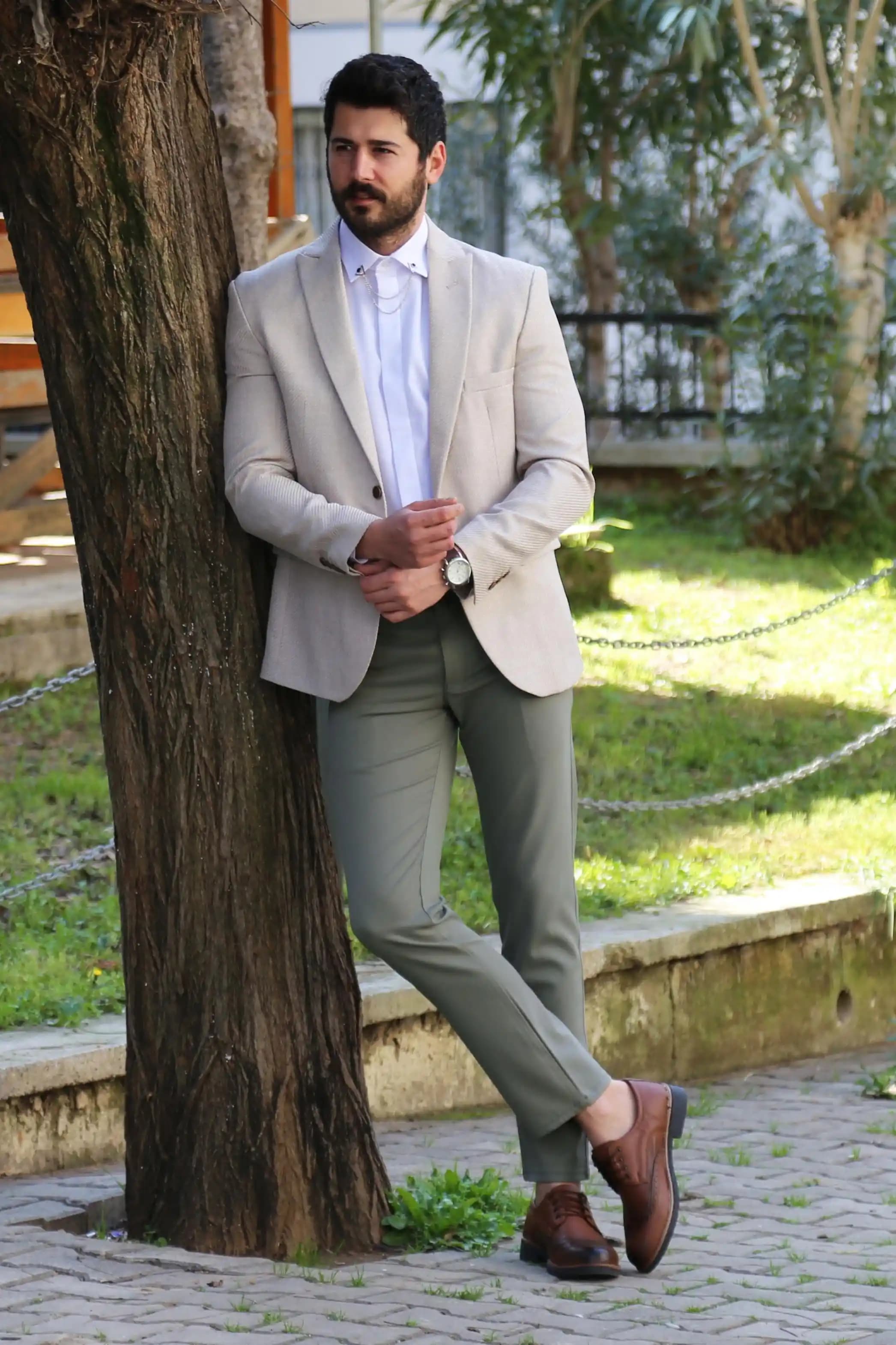 Bej Rengi Blazer Ceketlerle Şıklığınızı Yükseltmenin Modern Yolları