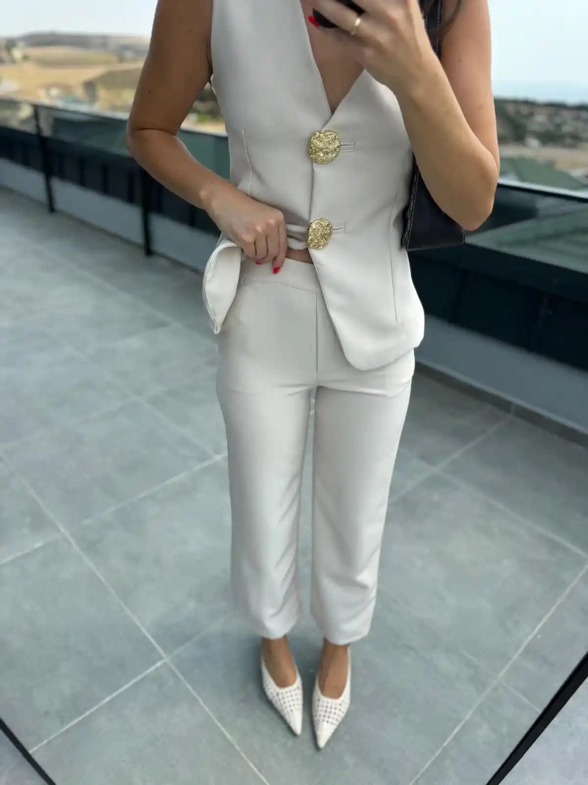 Bej Rengi Takımlar: Zamansız Şıklık ve Modern Moda Trendleri Hakkında Bilgiler