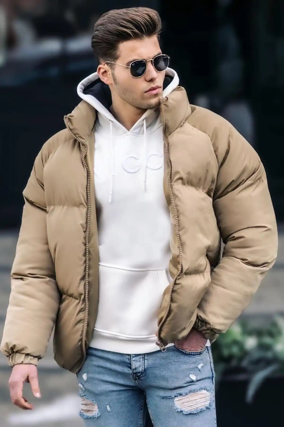 Bej Sisme Mont: Moda Trendlerinde Zarafet ve Çok Yönlülüğün Sembolü