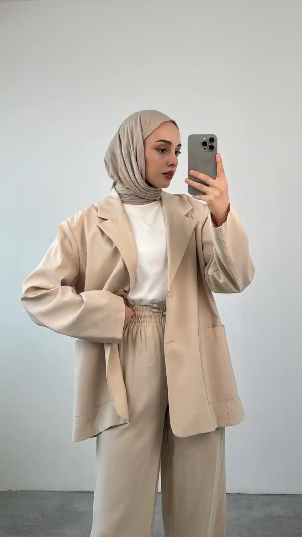 Bej Takım Elbise: Zamansız Şıklık ve Çok Yönlü Kullanım İpuçları