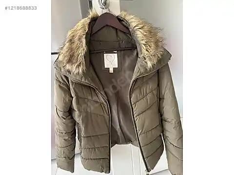 Bershka Bayan Mont Koleksiyonu: Uygun Fiyatlı ve Trendy Kış Moda Seçenekleri