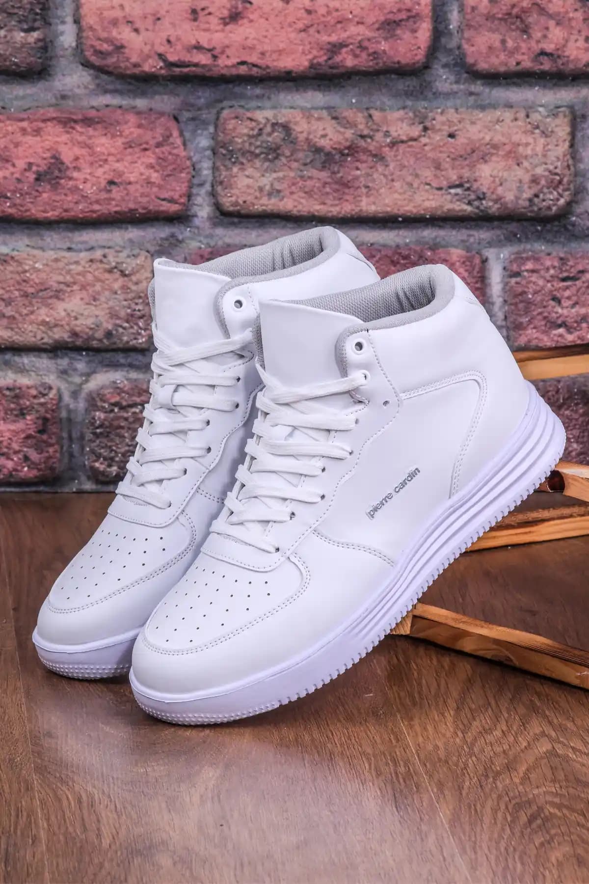 Beyaz Bilekli Erkek Ayakkabıları Moda Dünyasında Zarafetin Sembolü ve Stil İpuçları