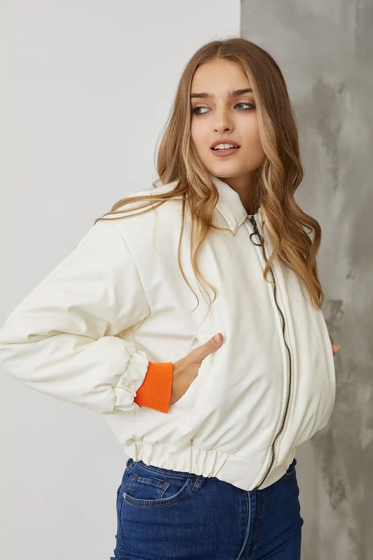 Beyaz Deri Mont: Zamansız Şıklık ve Moda Trendleri Hakkında Kapsamlı Rehber