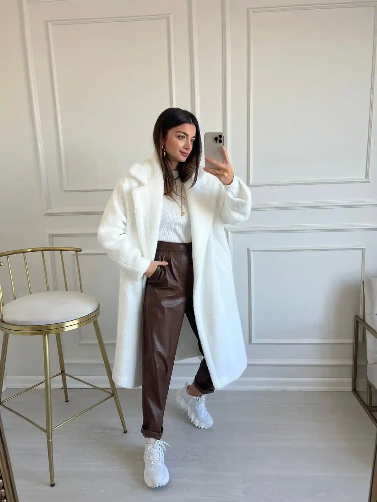 Beyaz Kaban Kombinleri: Şıklık ve Zarafetin Modern Yolu