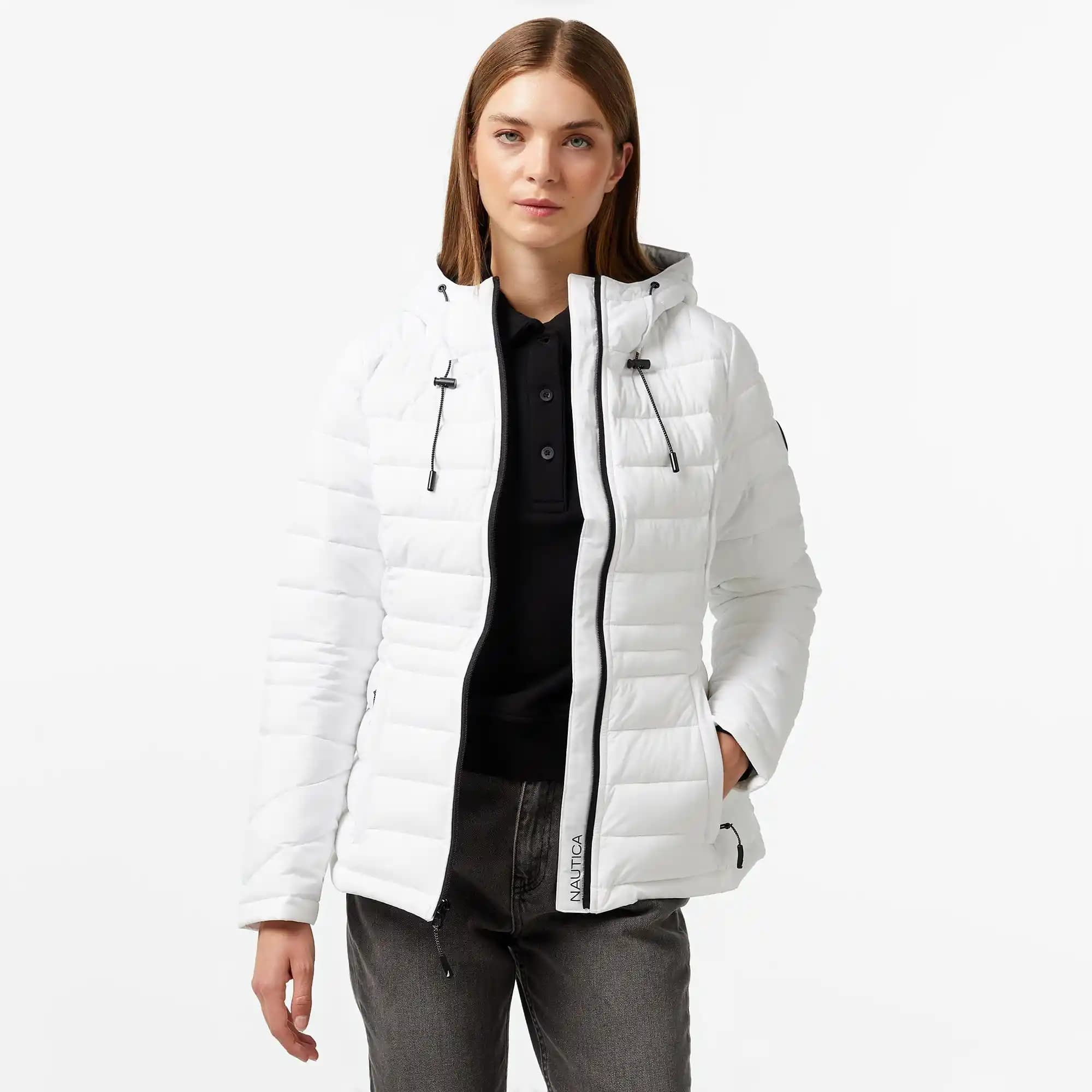 Beyaz Kadın Montları Moda Trendleri ve Kombinasyon Önerileri 2023