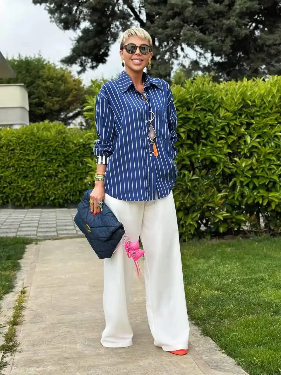 Beyaz Pantolon ve Gömlek Kombinleri: Moda Trendleri ve Stil İpuçları