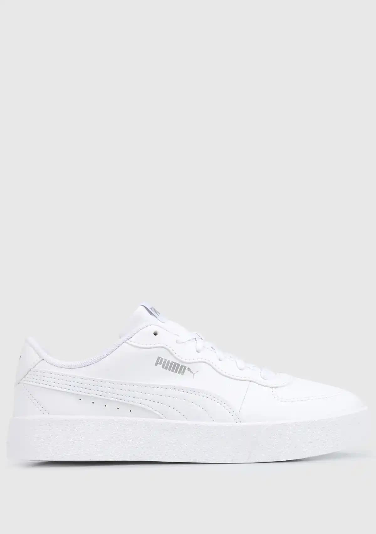 Beyaz Sneaker Modasının Yükselişi ve Kadınlar İçin Stil İpuçları