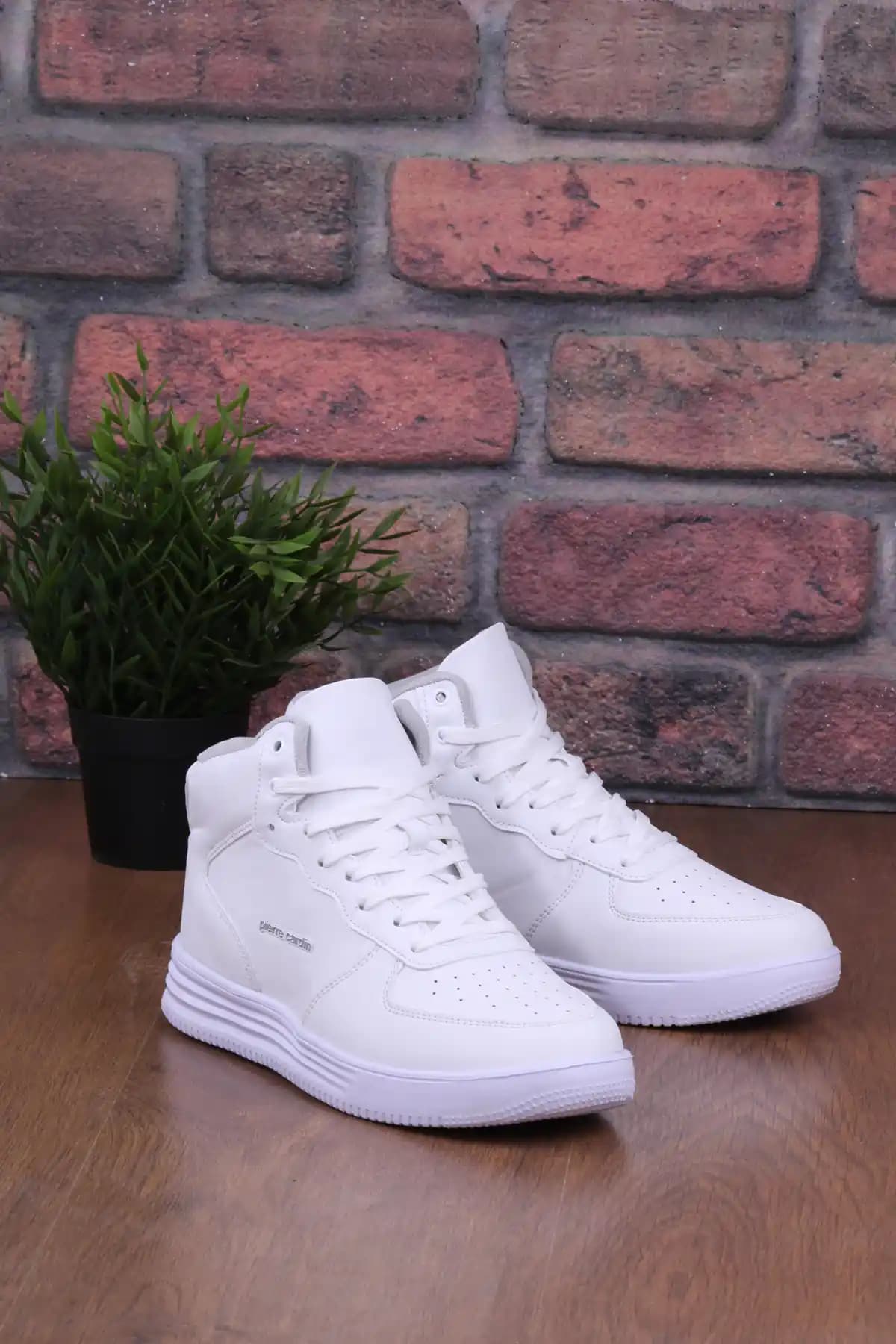 Bilekli Kadın Spor Ayakkabıları: Moda ve Konforun Uyumlu Birleşimi