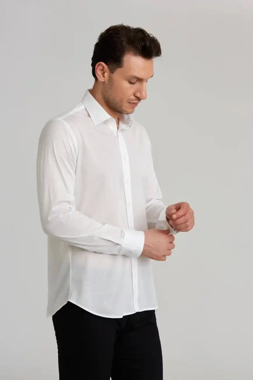 Bisse Beyaz Gömlekler: Moda Dünyasında Zamansız Şıklığın Temel Parçası