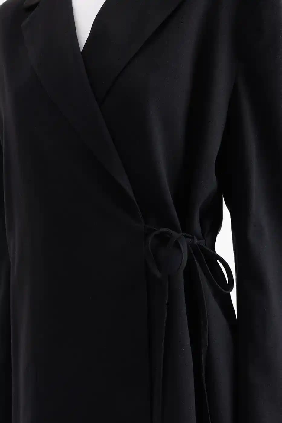 Blazer Jumbo Bağcık Trendleri: Modern ve Cesur Detaylarla Şıklık Yaratın