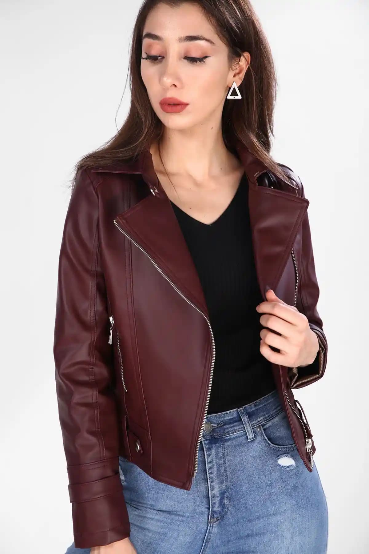 Blazer ve Deri Ceket Kombinleri: Moda Trendleri ve Stil İpuçlarıyla Şık Görünüm Yaratma