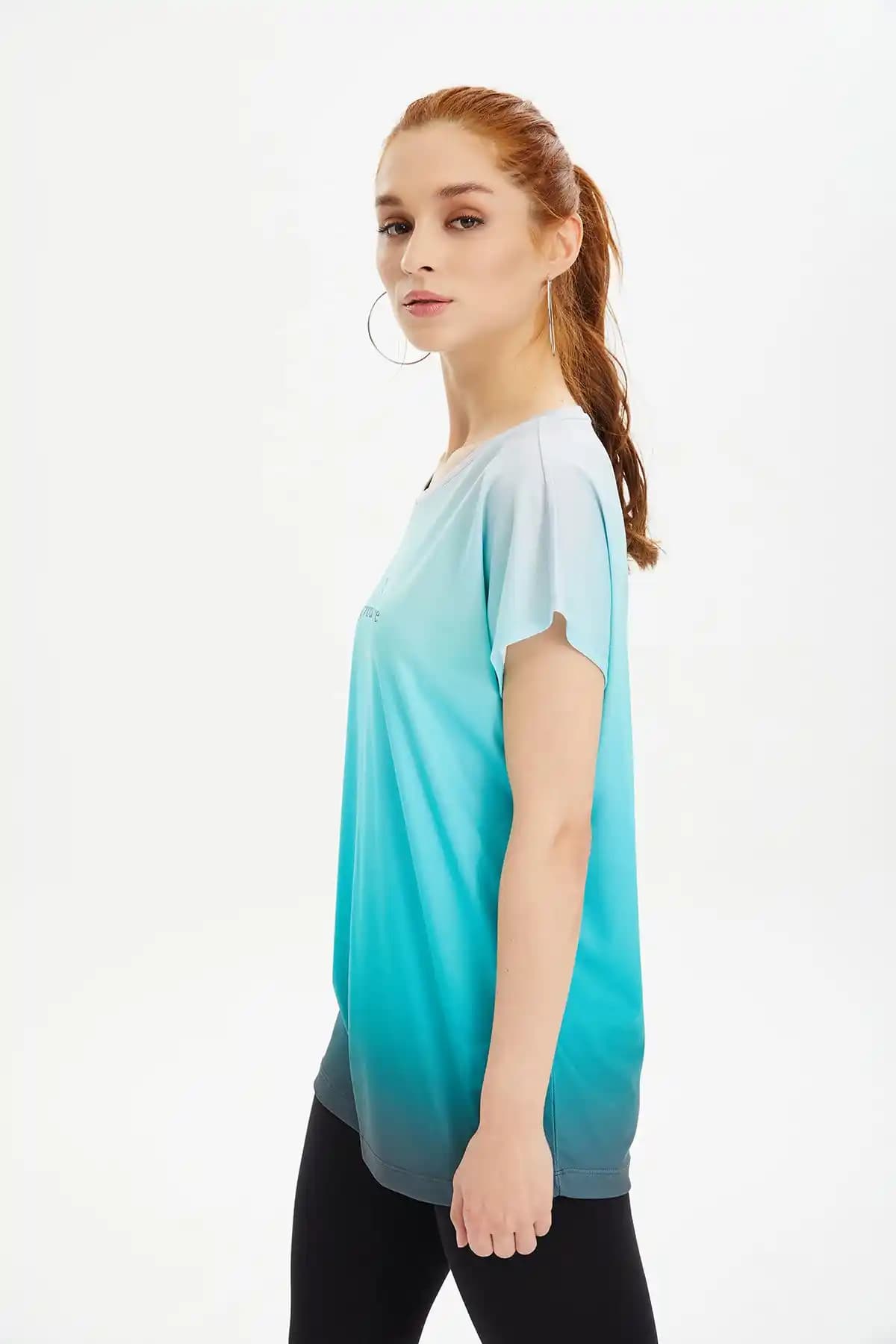 Bol Uzun Tişörtler Moda Dünyasında Rahatlık ve Şıklığın Buluşması