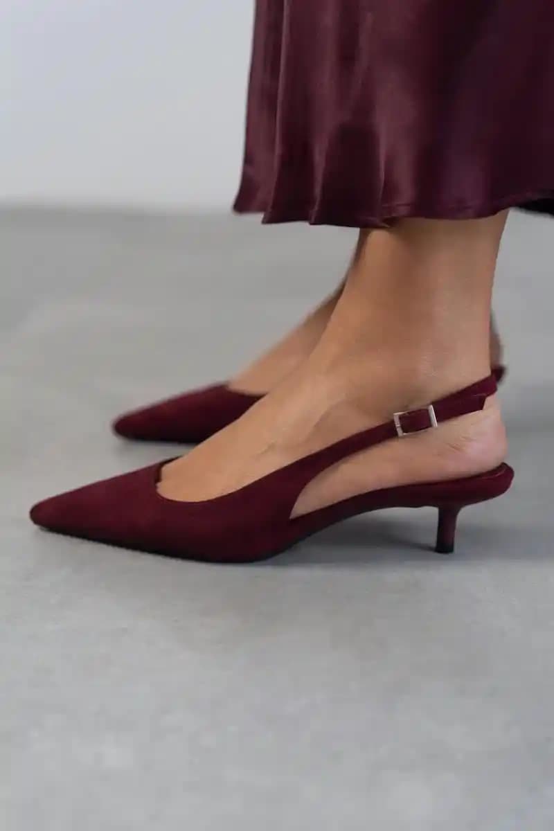 Bordo Ayakkabılar: Moda Dünyasında Zarafet ve Şıklığın Simgesi Neden Popülerdir