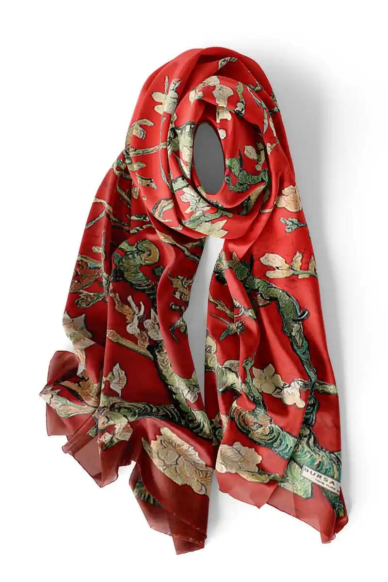 Bordo Fular ile Moda ve Şıklık: Renklerin Zarif Kullanımı ve Kombin İpuçları