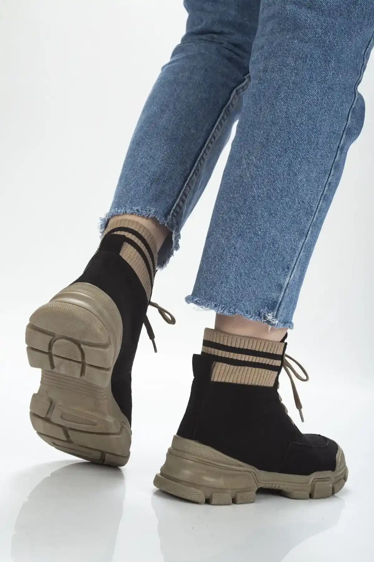 Bot Şeklinde Spor Ayakkabılar: Moda ve Teknolojinin En Güncel Trendleri ve Geleceği