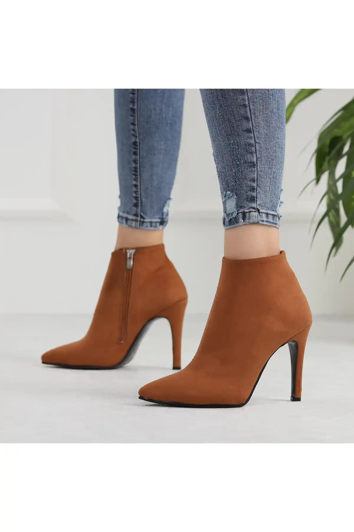 Bot Tarzı Ayakkabılar: Moda Dünyasında Şıklığın ve Rahatlığın Sembolü