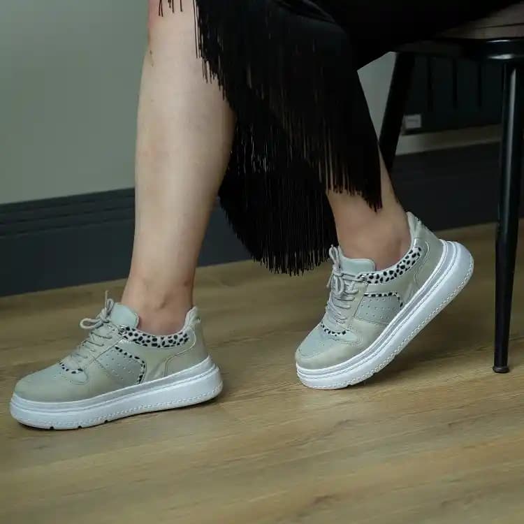 Boyu Uzun Gösteren Ayakkabılar: Moda ve Stilinizde Fark Yaratacak Seçenekler