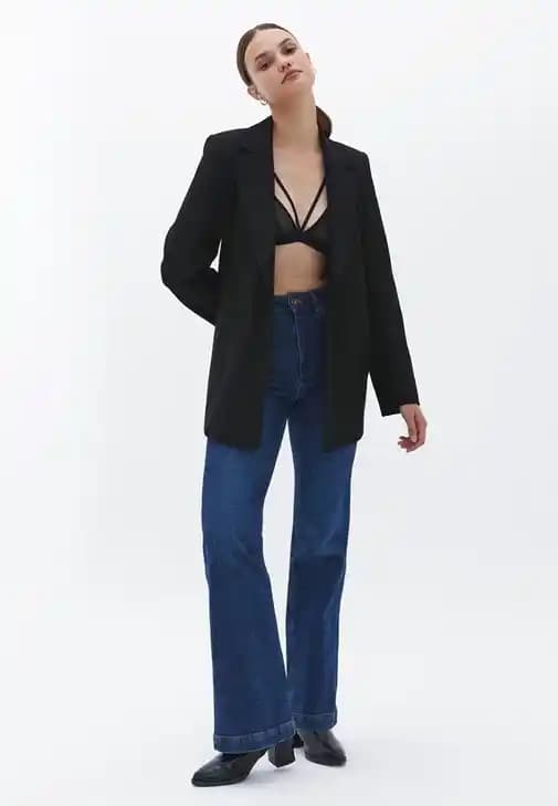 Bralet ve Ceket Kombini: Moda Dünyasında Trendleri Yansıtan Stil Rehberi